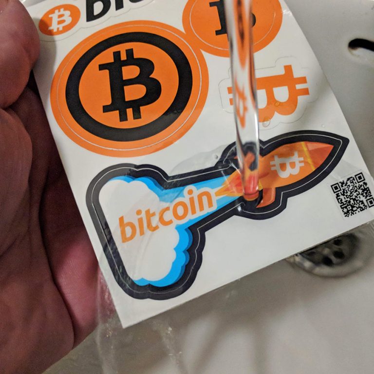 Samolepka Bitcoin zdarma